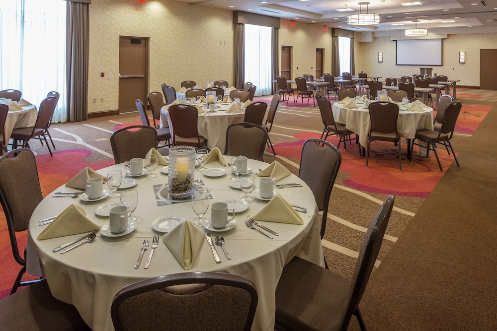Hilton Garden Inn Uniontown 40/51