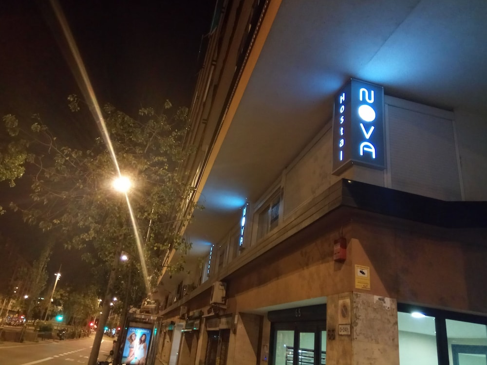 Hostal Nova 1/64
