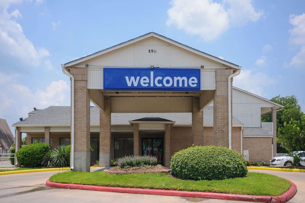 Motel6 Baytown, TX - Baytown East in BAYTOWN - TX