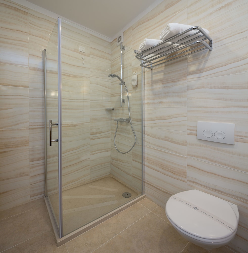Hotel Perla 48/50