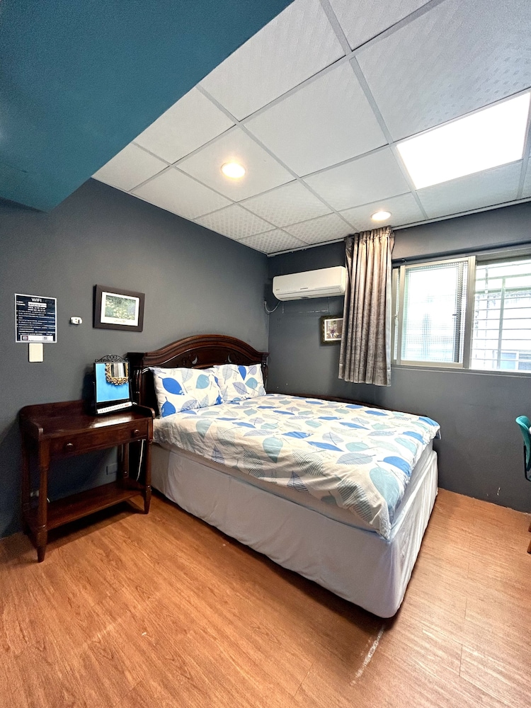 Ximen Triple Tiger Hostel 12/50