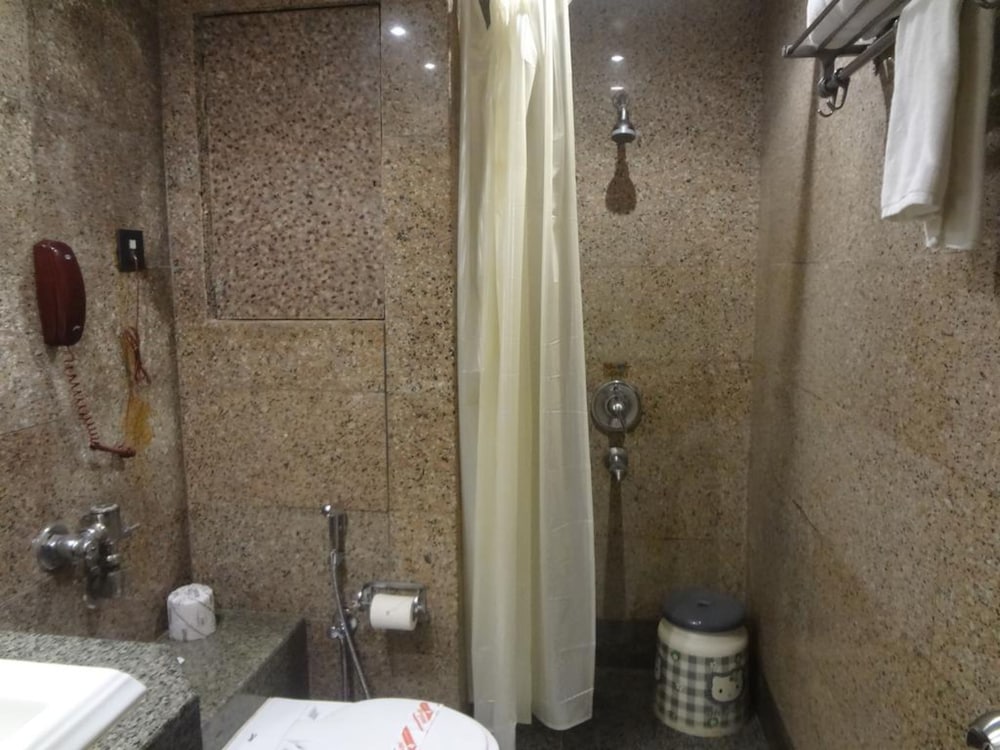 Hotel Midtown Pritam 57/58