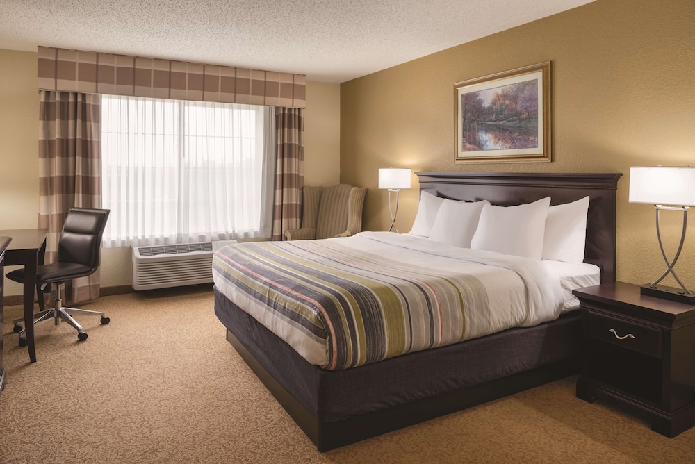 Country Inn Suites By Radisson West Bend Wi 13/58