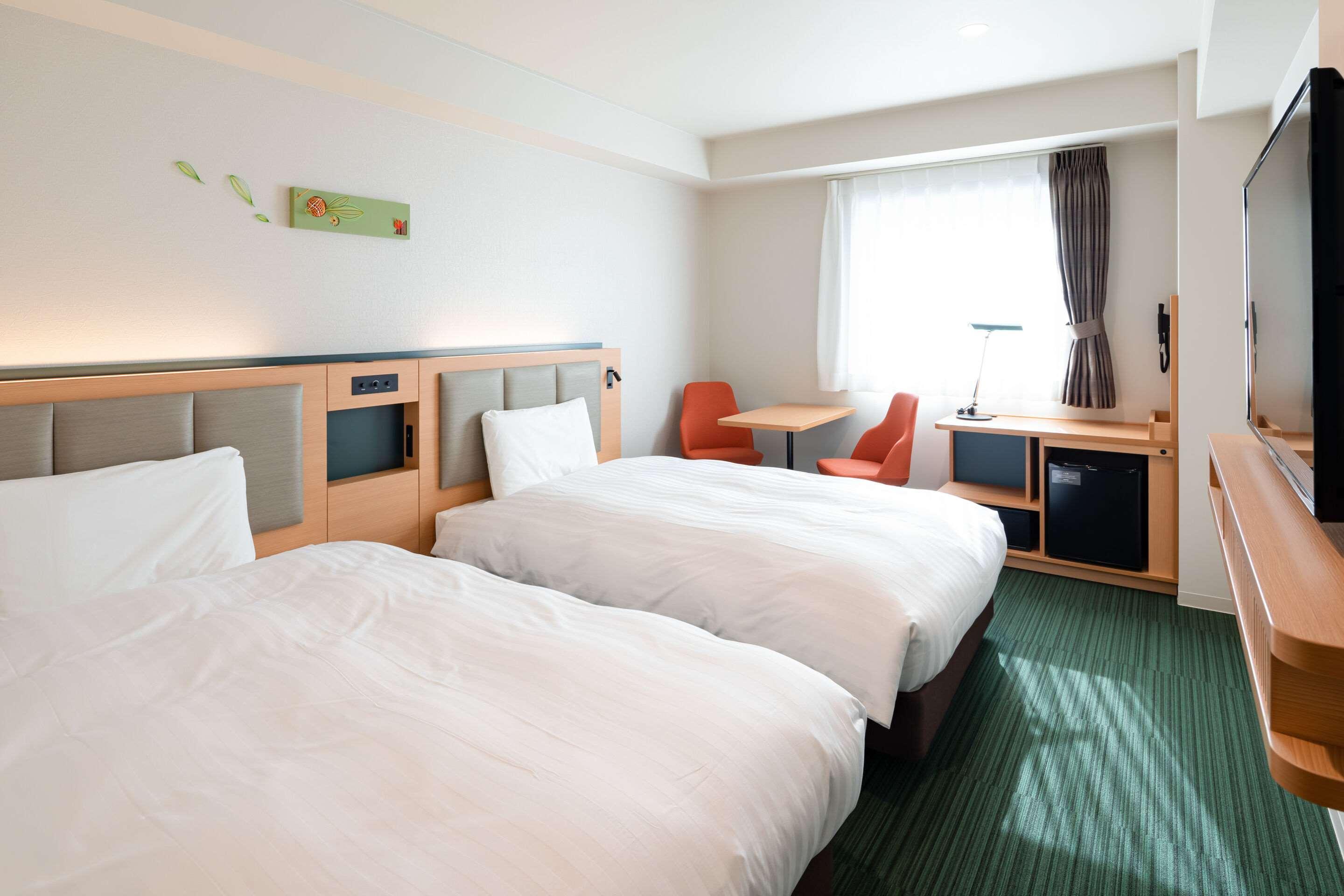ROOM, TWIN BEDS