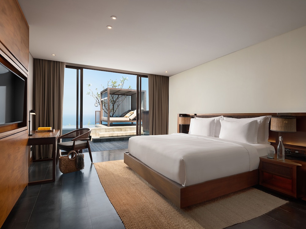 2 Bedrooms, Skypool, Penthouse, 1 King and 1 Single Beds