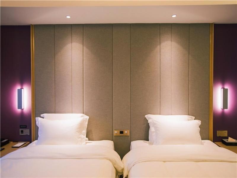 IU Hotel (Nanchang West Railway Station Square) 11/38