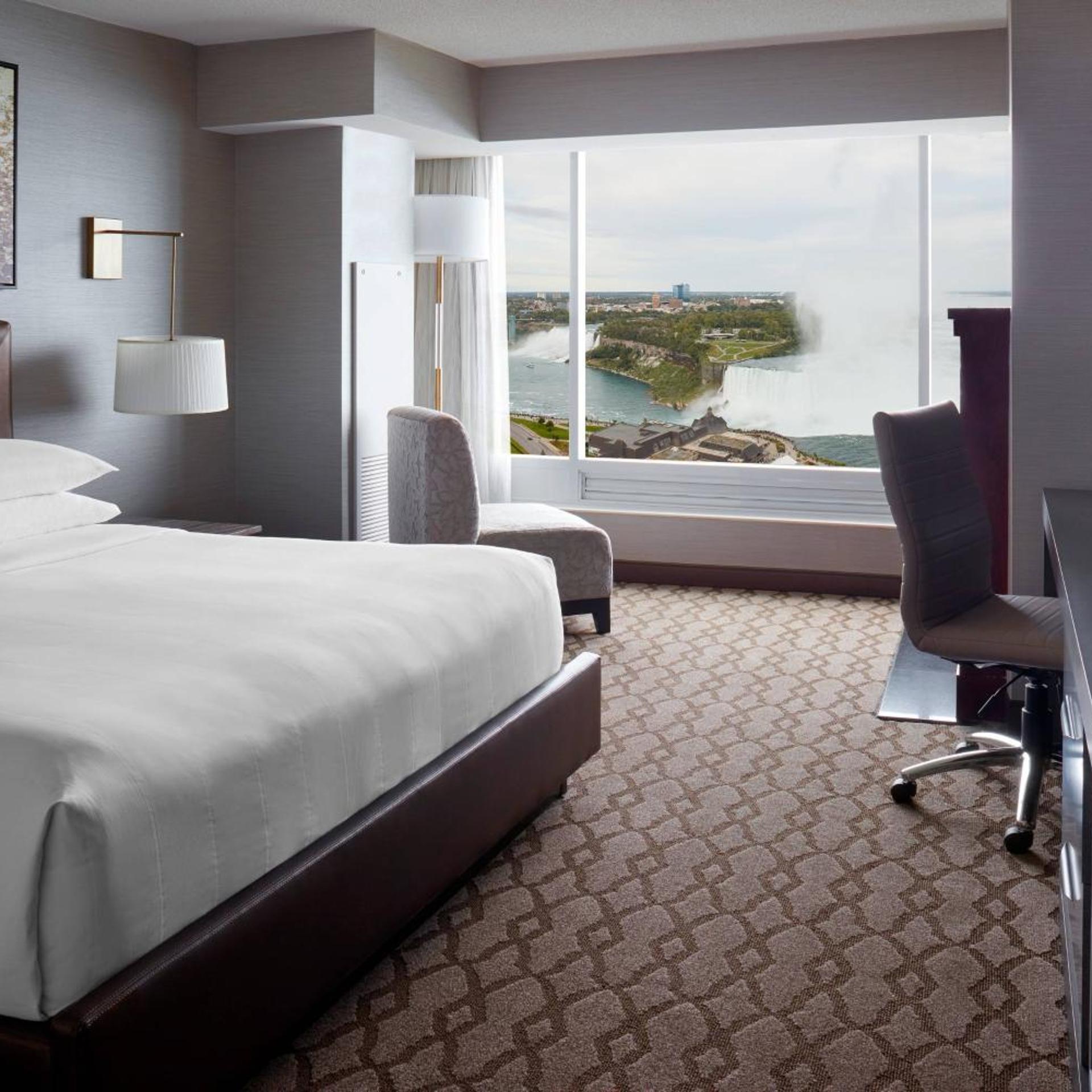 Superior, King Bed, Falls View, Jetted Tub