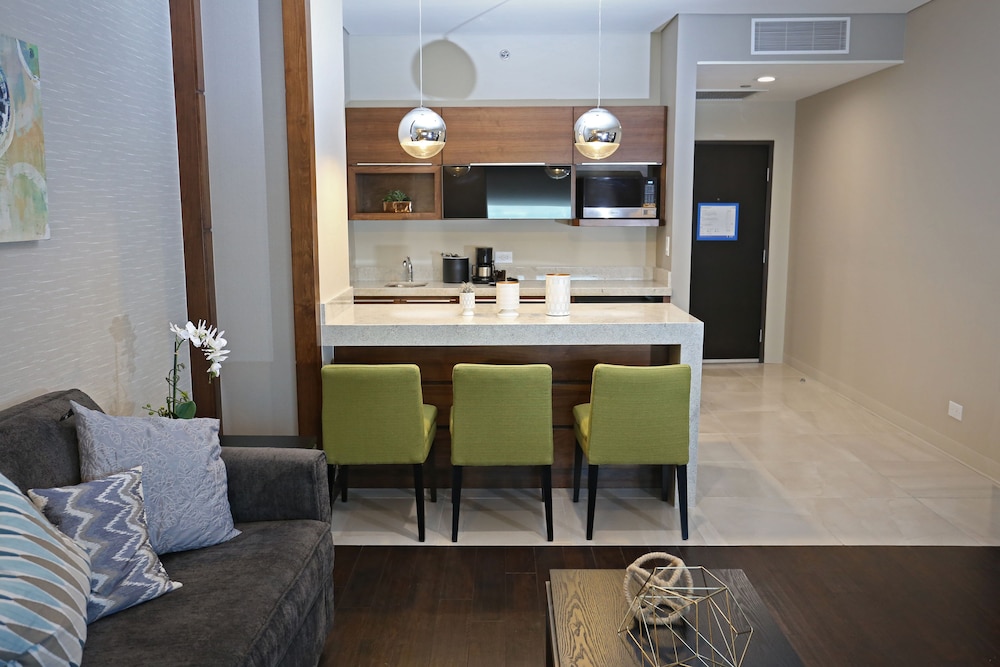 Holiday Inn Express & Suites Mexicali 7/66