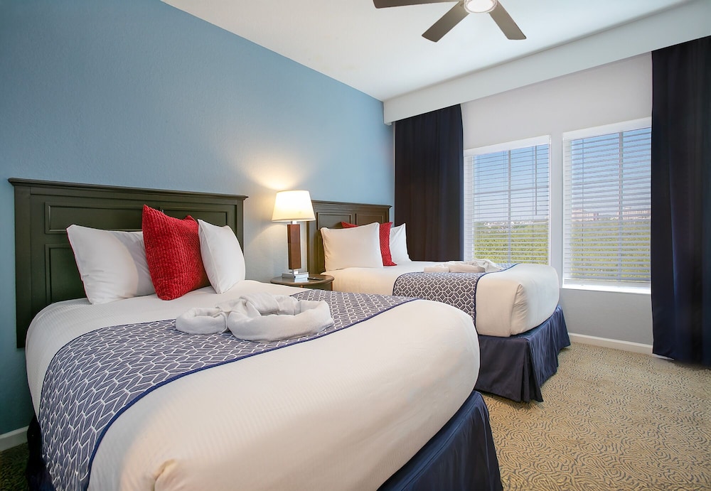 3 BEDROOMS, SIGNATURE, SUITE, 2 BATHROOMS