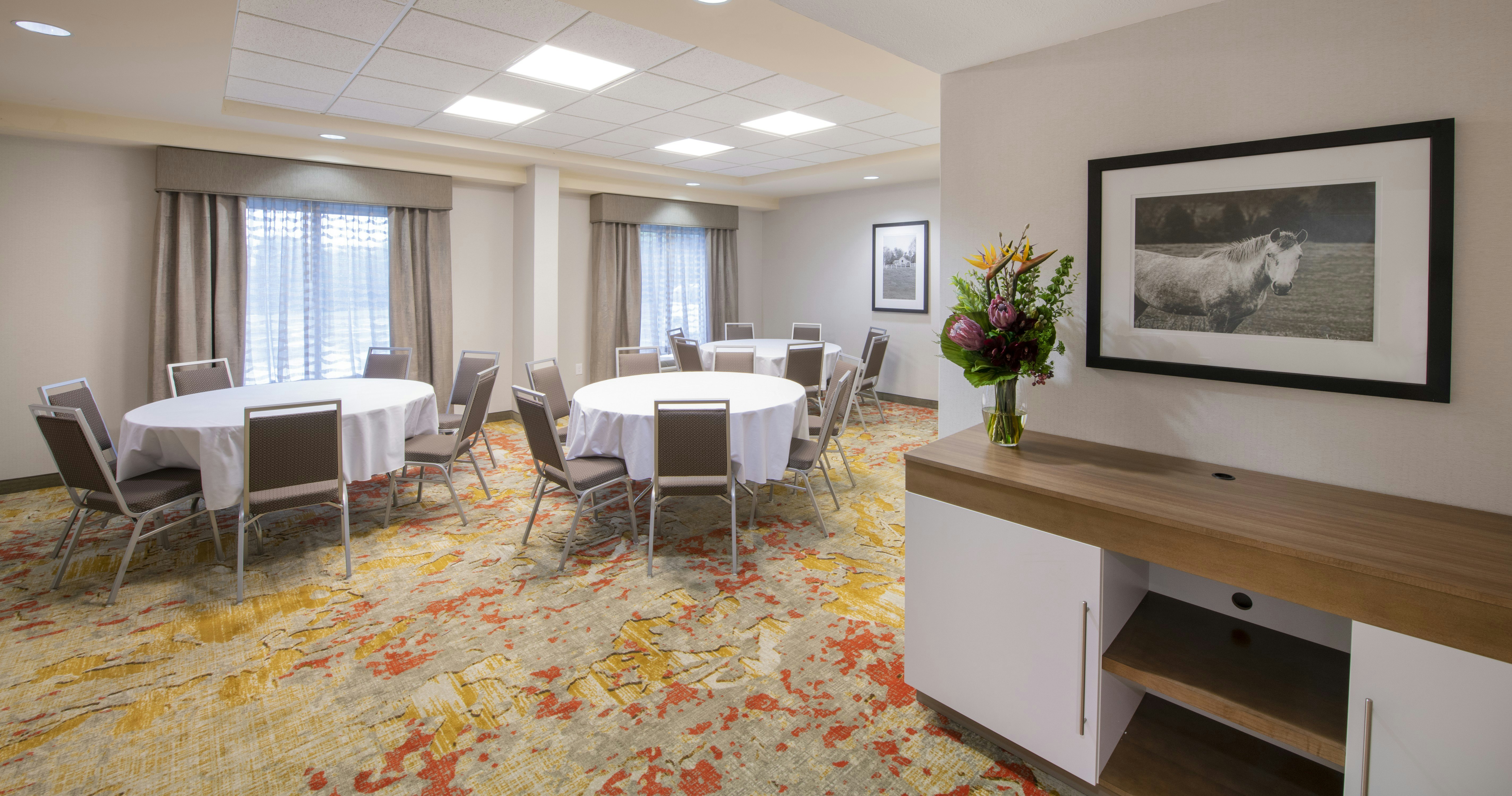 Hampton Inn and Suites Ft. Worth Alliance Airport 32/53
