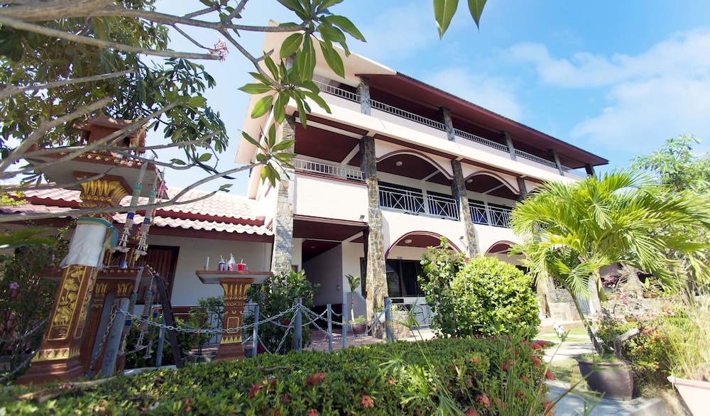 Lotus Hotel 2/50