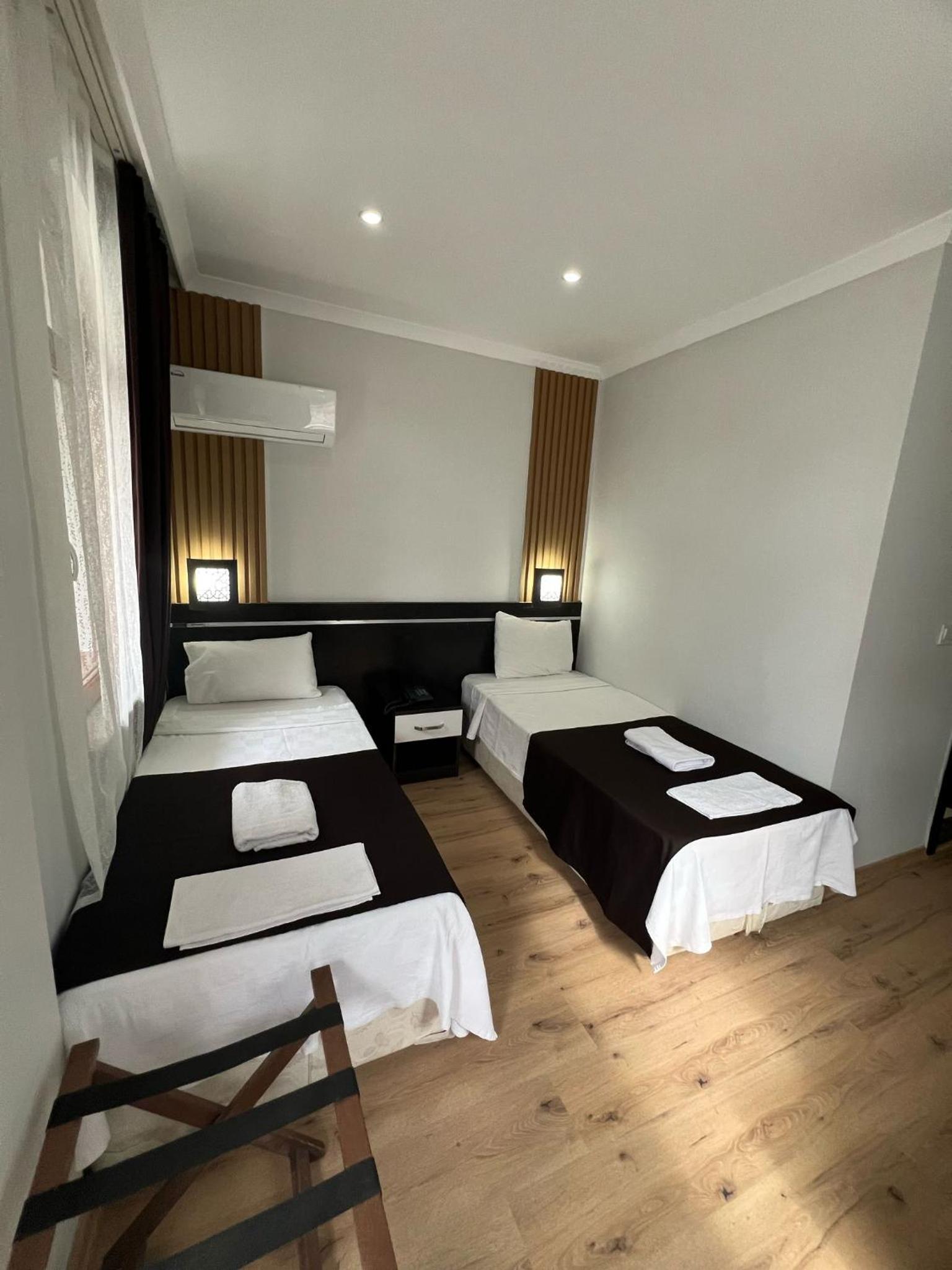 غرفة صغيرة بسرير مزدوج أو سريرين منفصلين، Kolibry Hotel 2/4