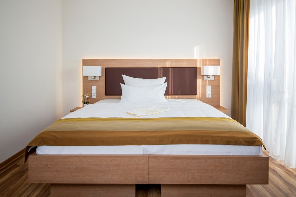 Hotel & Restaurant Goldener Pflug 19/77