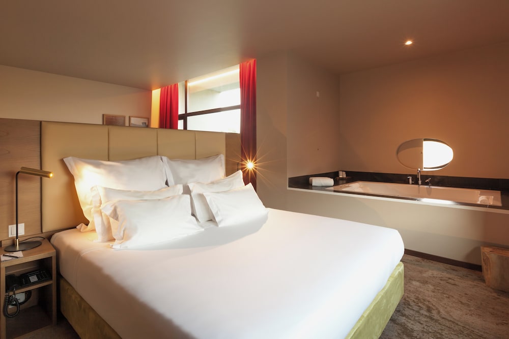 Suite, King Bed