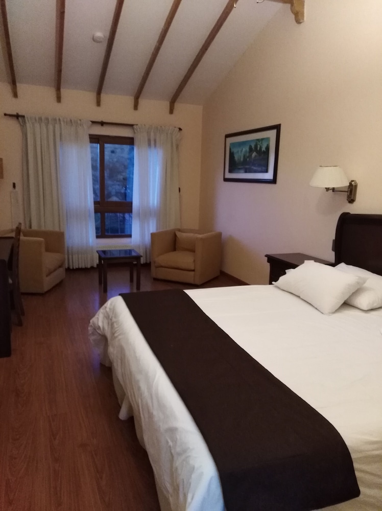 Howard Johnson by Wyndham Rinconada De Los Andes 6/30