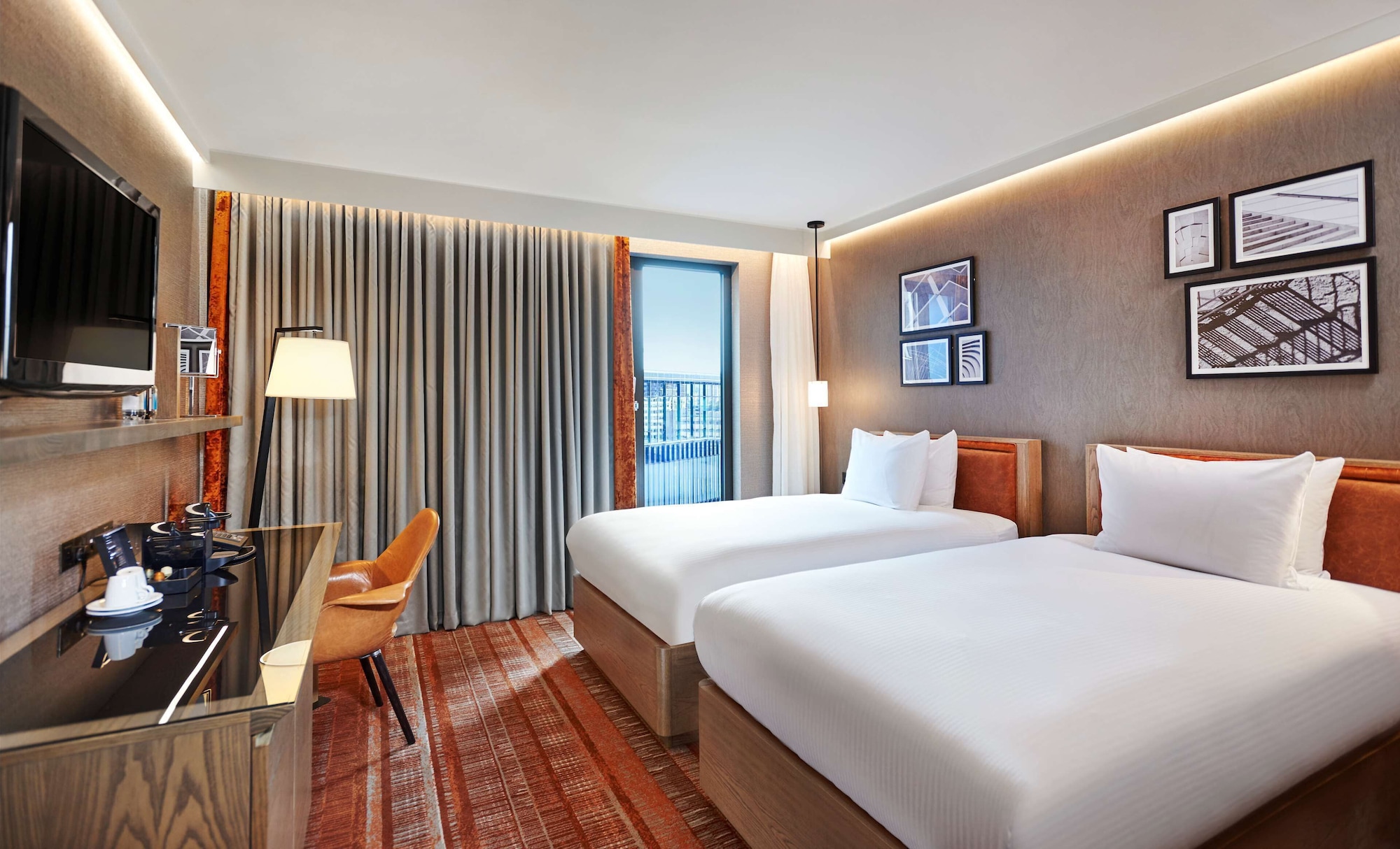 ROOM, TWIN BEDS