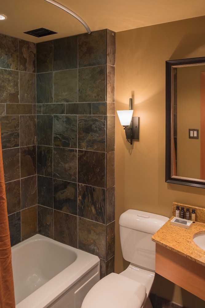 Sunshine Mountain Lodge - Superior Room 9/61