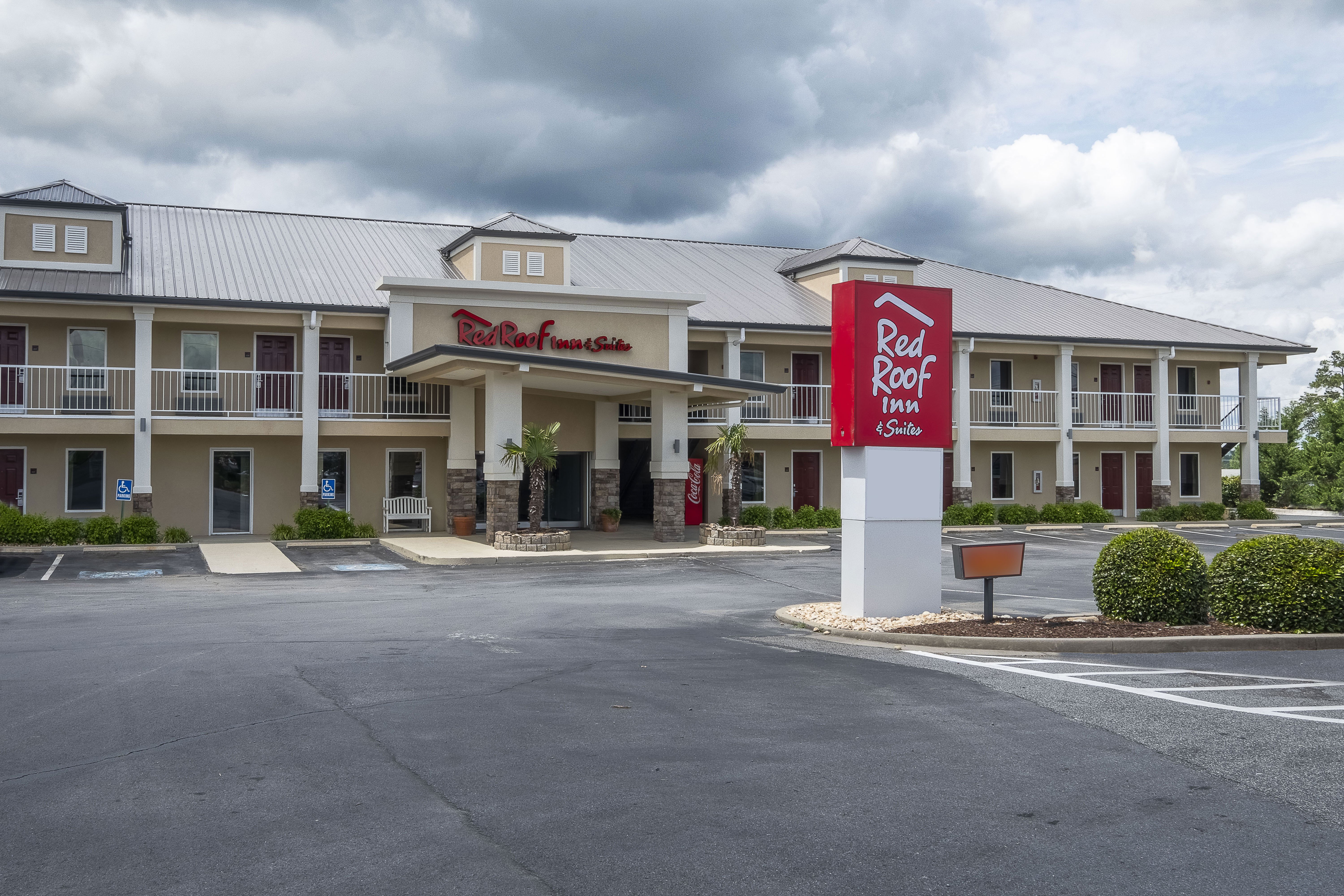 Red Roof Inn & Suites Calhoun 34/34