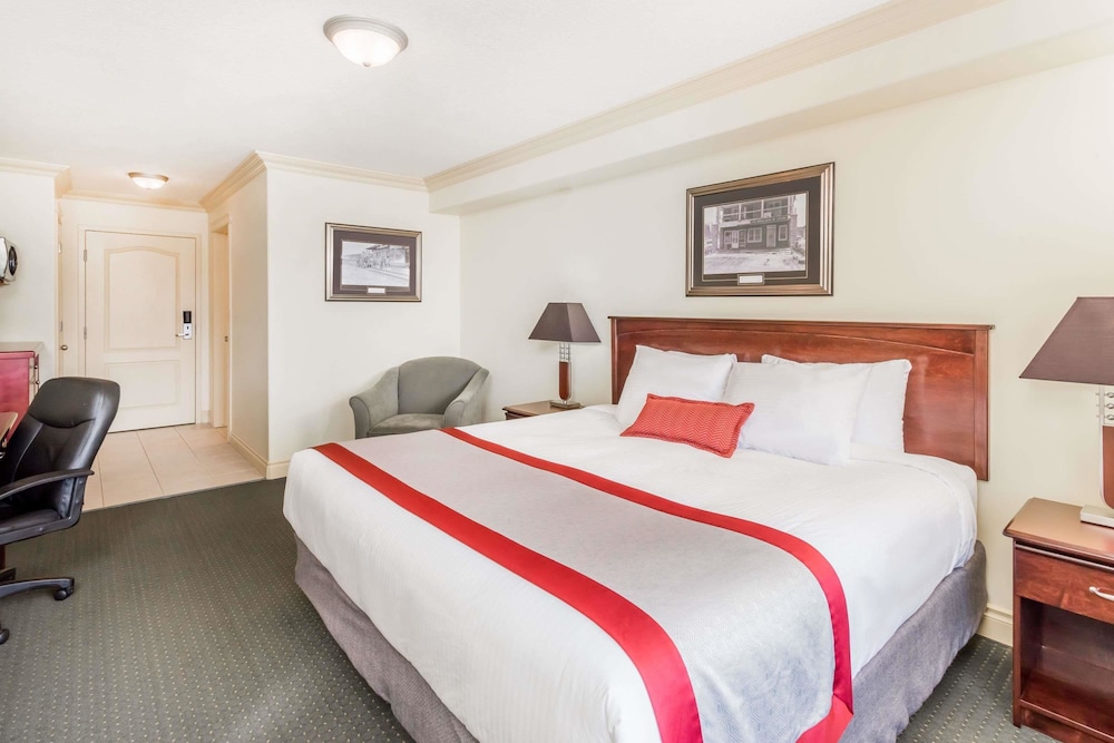 Ramada By Wyndham Hinton 12/32