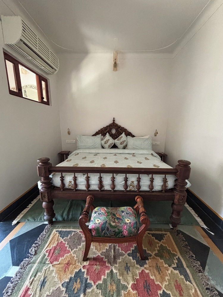 HOTEL RANGNIWAS PALACE photo2