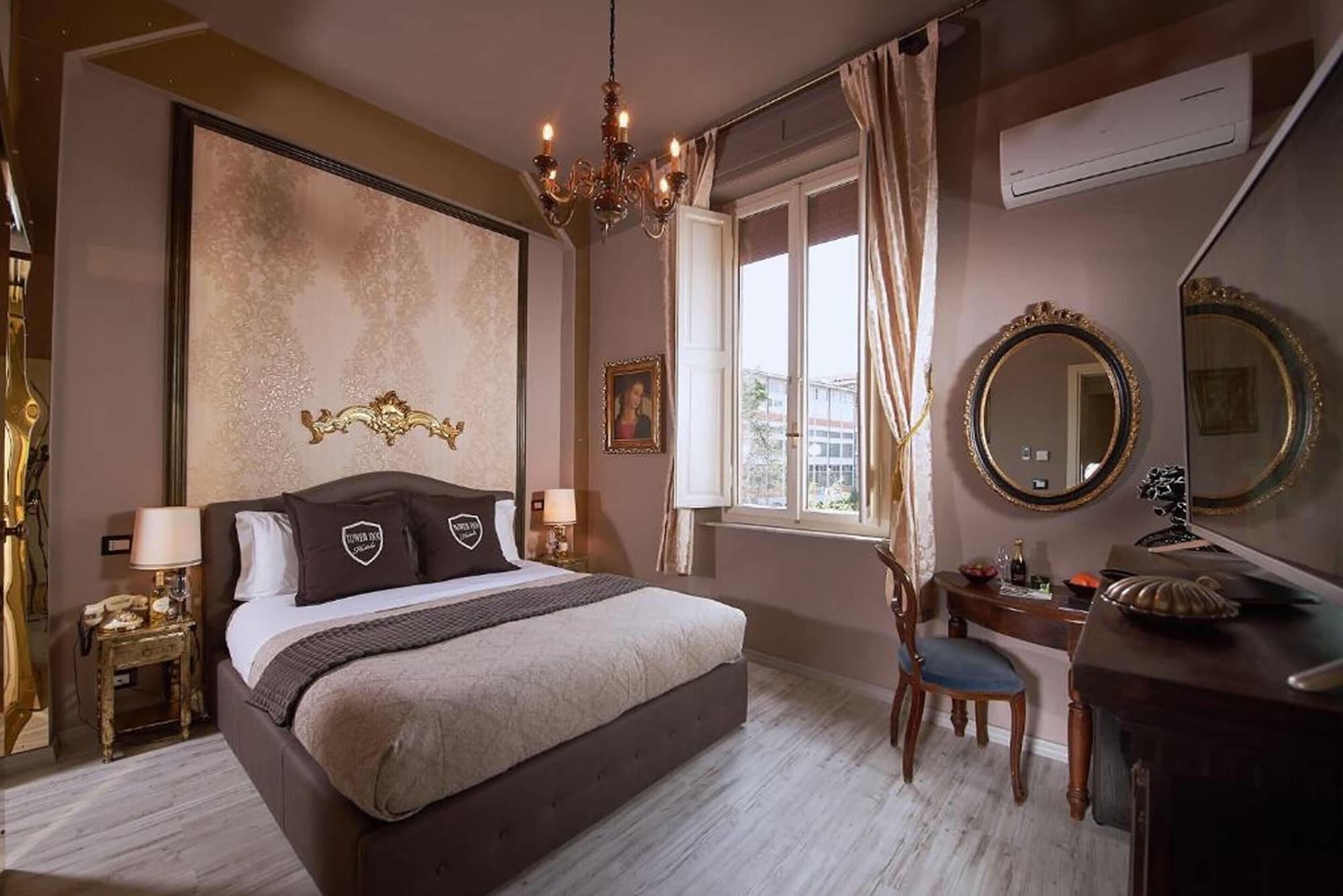 DELUXE, SUITE, BALCONY