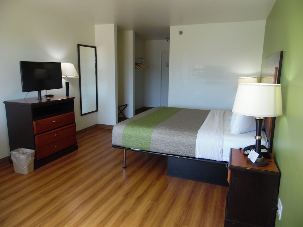Motel6 Ennis, TX 38/66