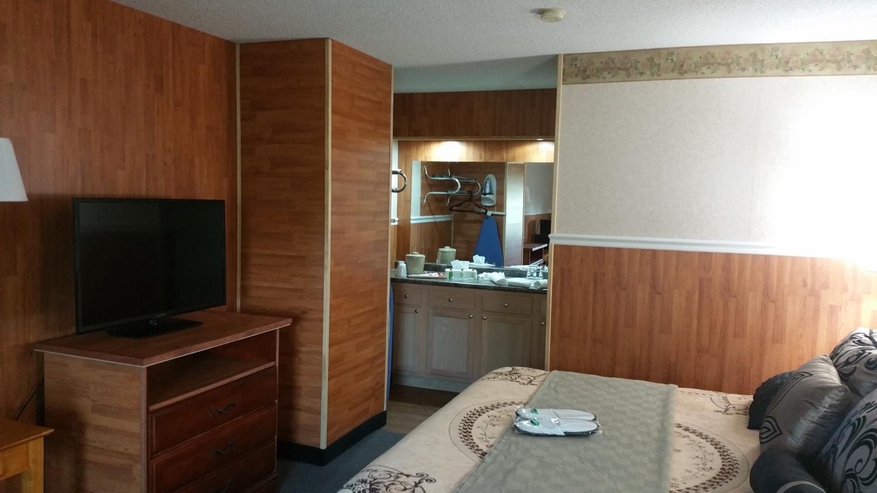 Hallmarc Inn & Suites of West Memphis 40/55
