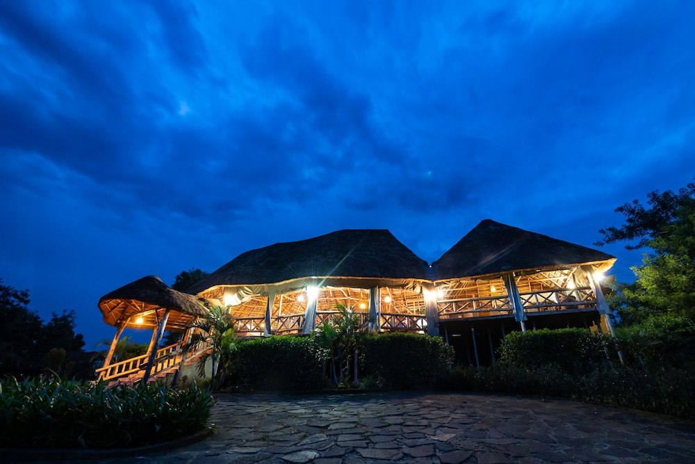 Crater Safari Lodge 1/50