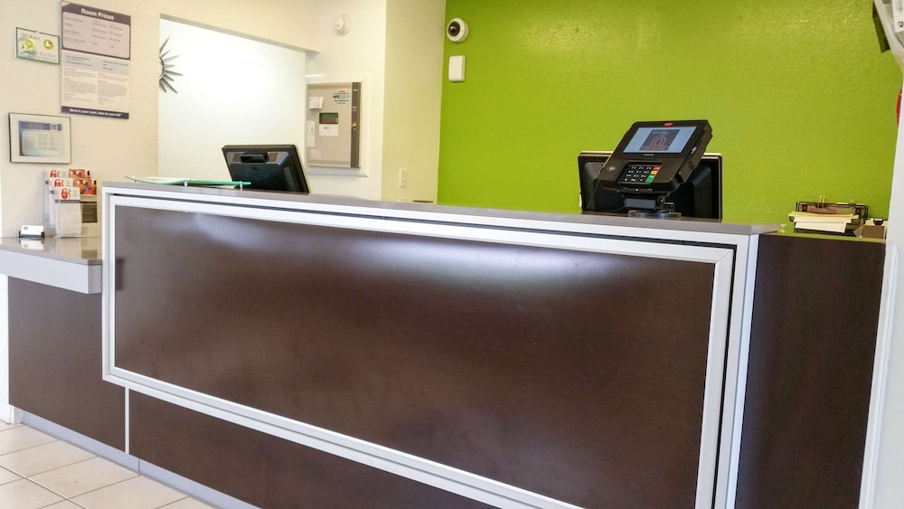 Studio 6 Extended Stay - West Palm Beach, FL 6/52