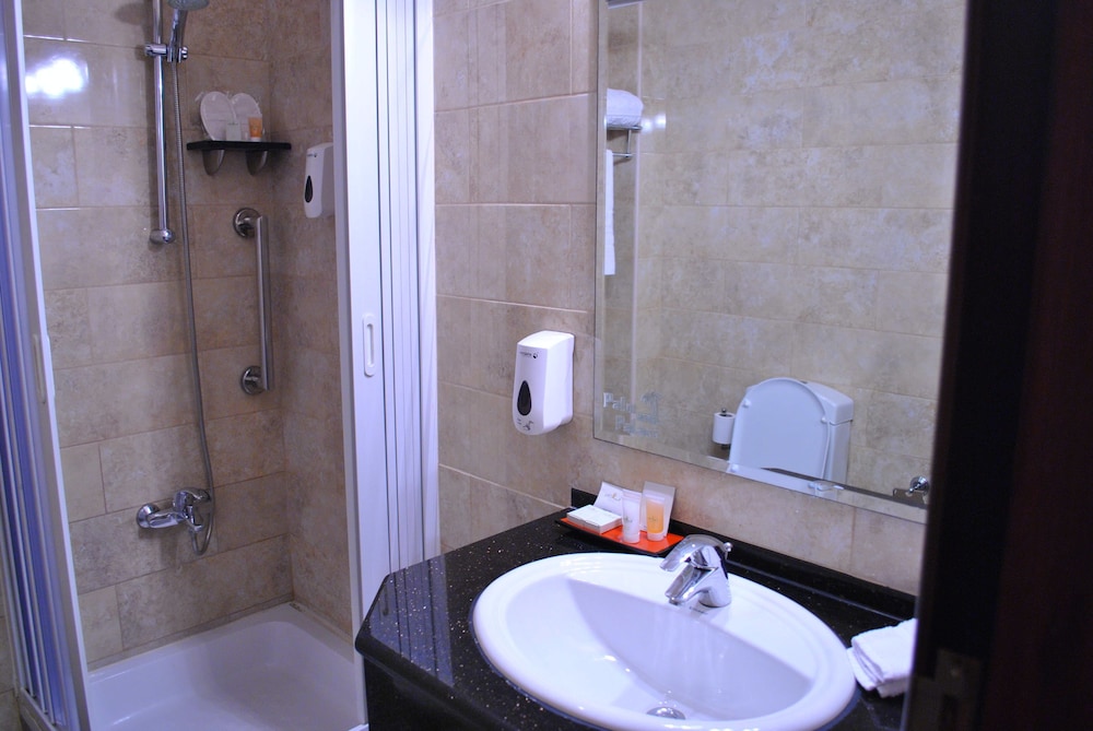LARSA HOTEL 44/48
