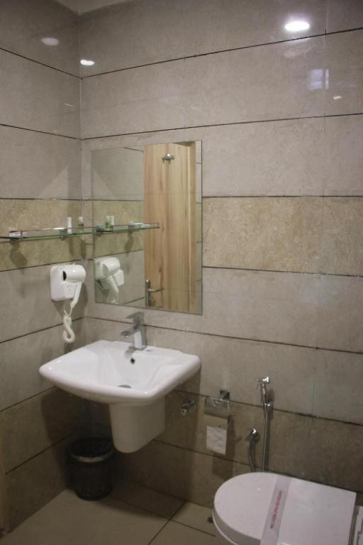 Hotel Reva Regency 35/38
