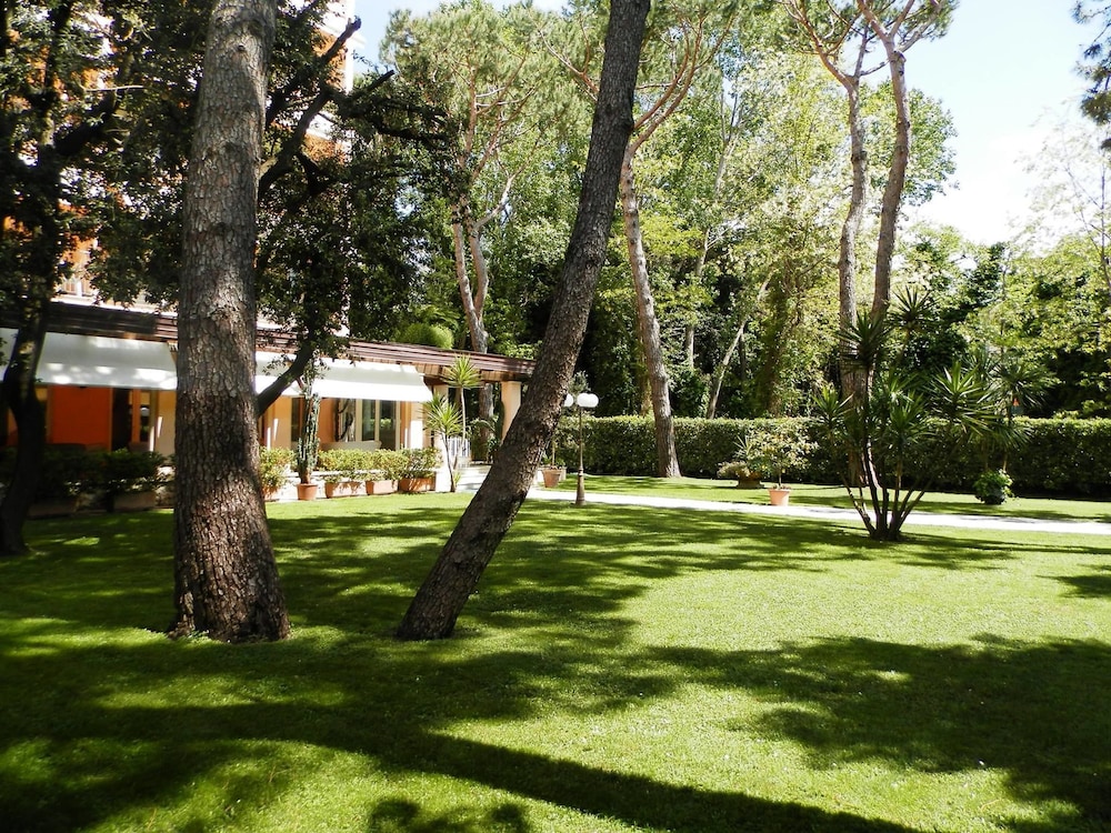 HOTEL MEDITERRANEO 24/28