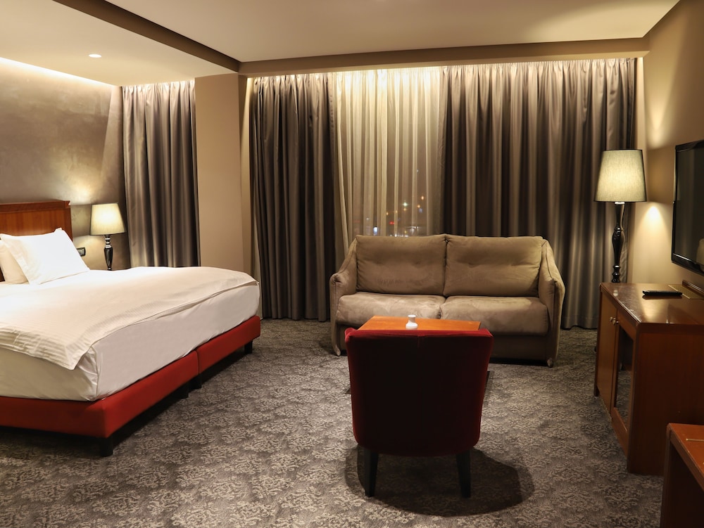 Mondial Hotel Tirana 25/70
