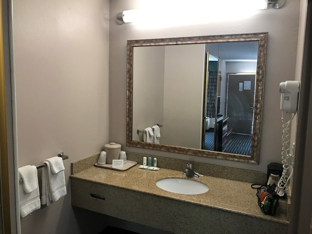 Quality Inn Savannah I 95 21/41