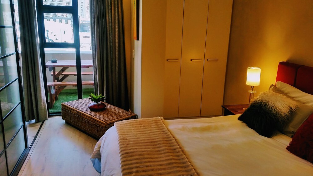 Cape Town Apartment With Balcony 3/28