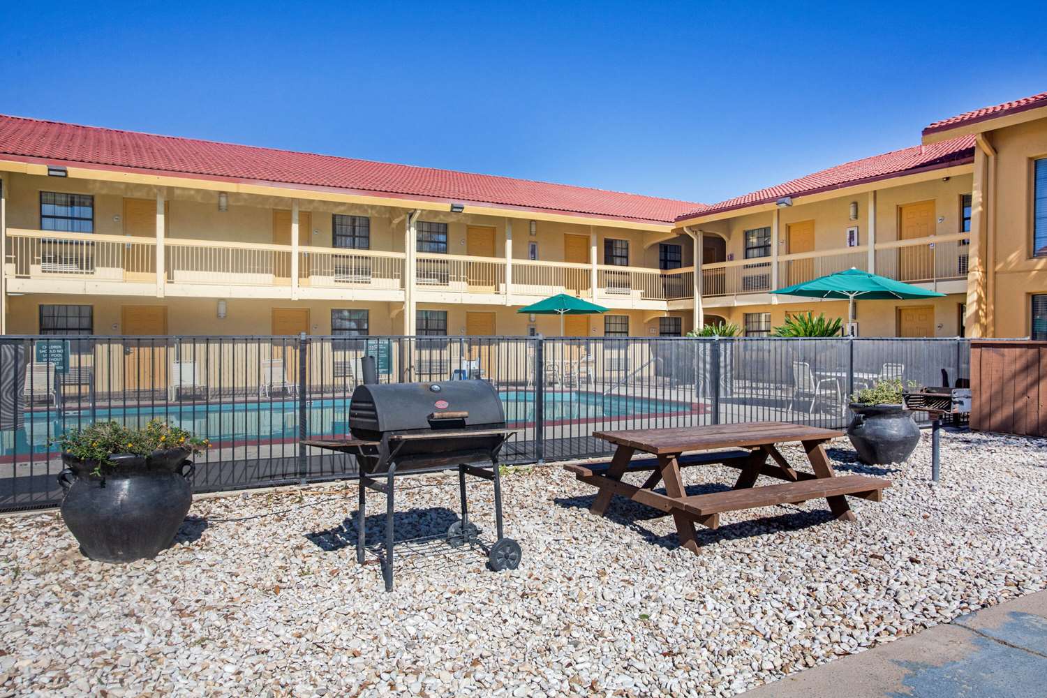 Super 8 by Wyndham Eagle Pass 39/41