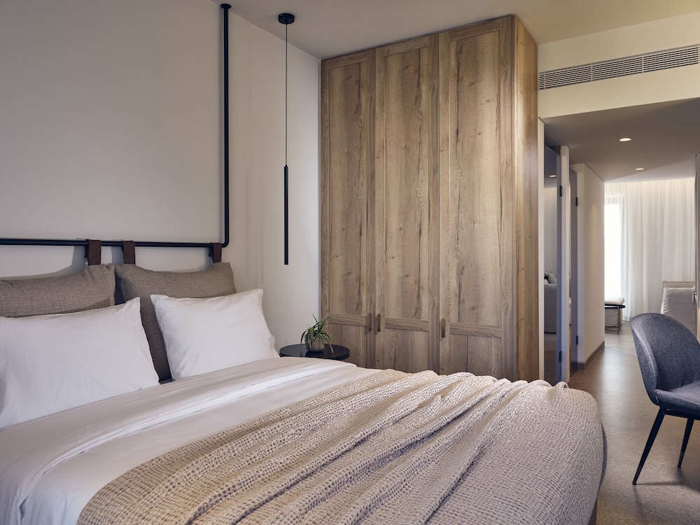 FAMILY SUITE, DOUBLE BED, 2 SOFA
