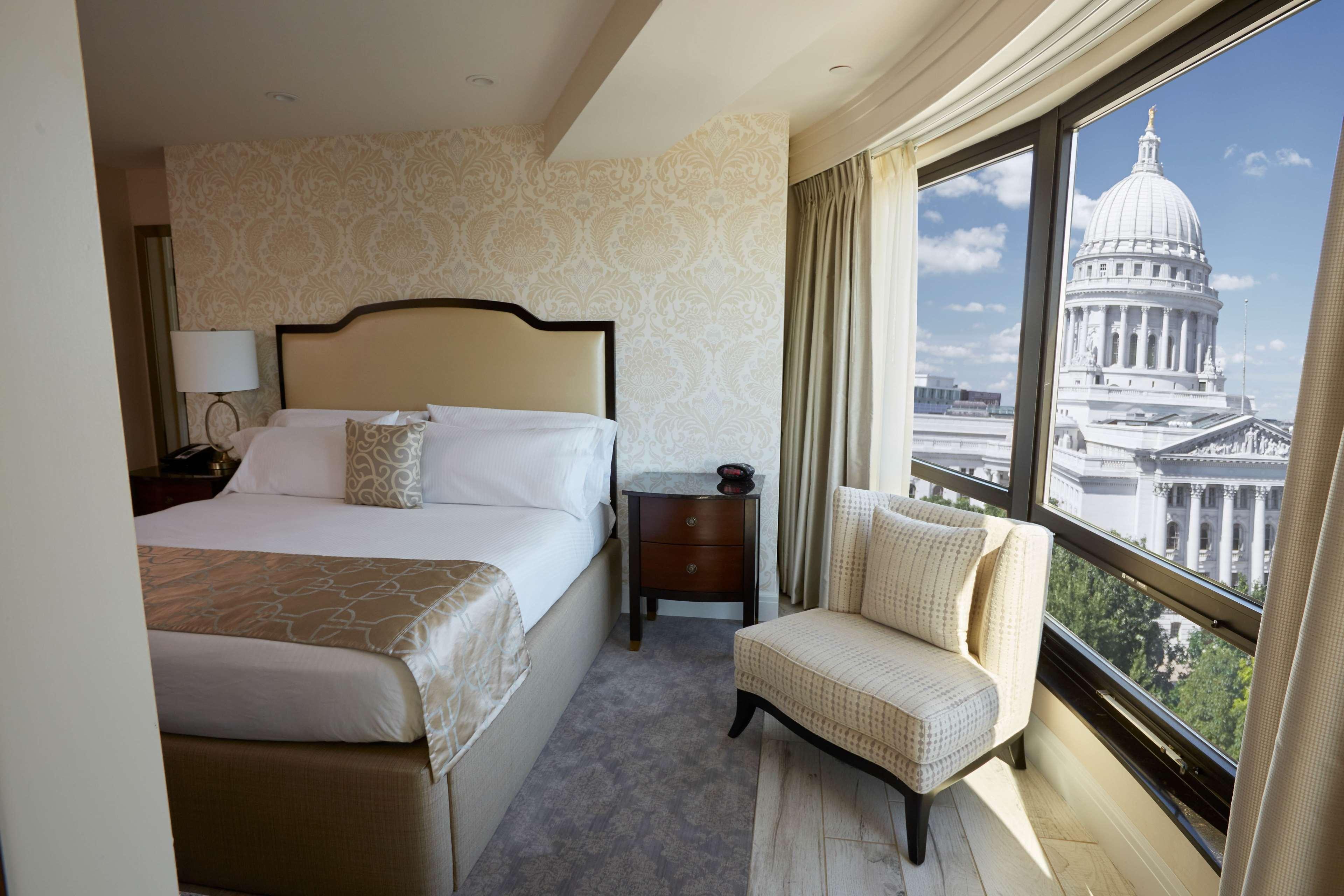 Presidential, Suite, King Bed, Downtown View, Sofa, Living Area, Jetted Tub