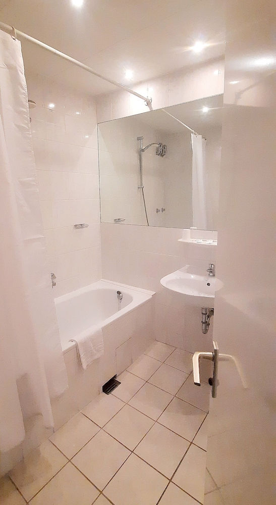 Central-Hotel Tegel 46/50