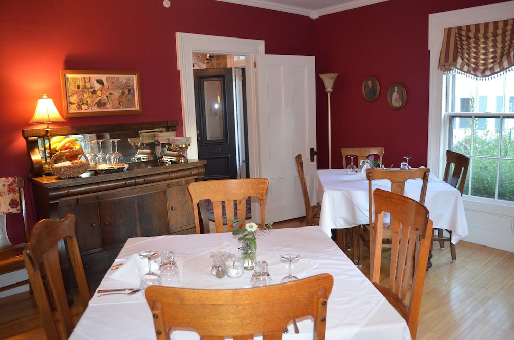Benjamin F Packard House Bed and Breakfast 30/47