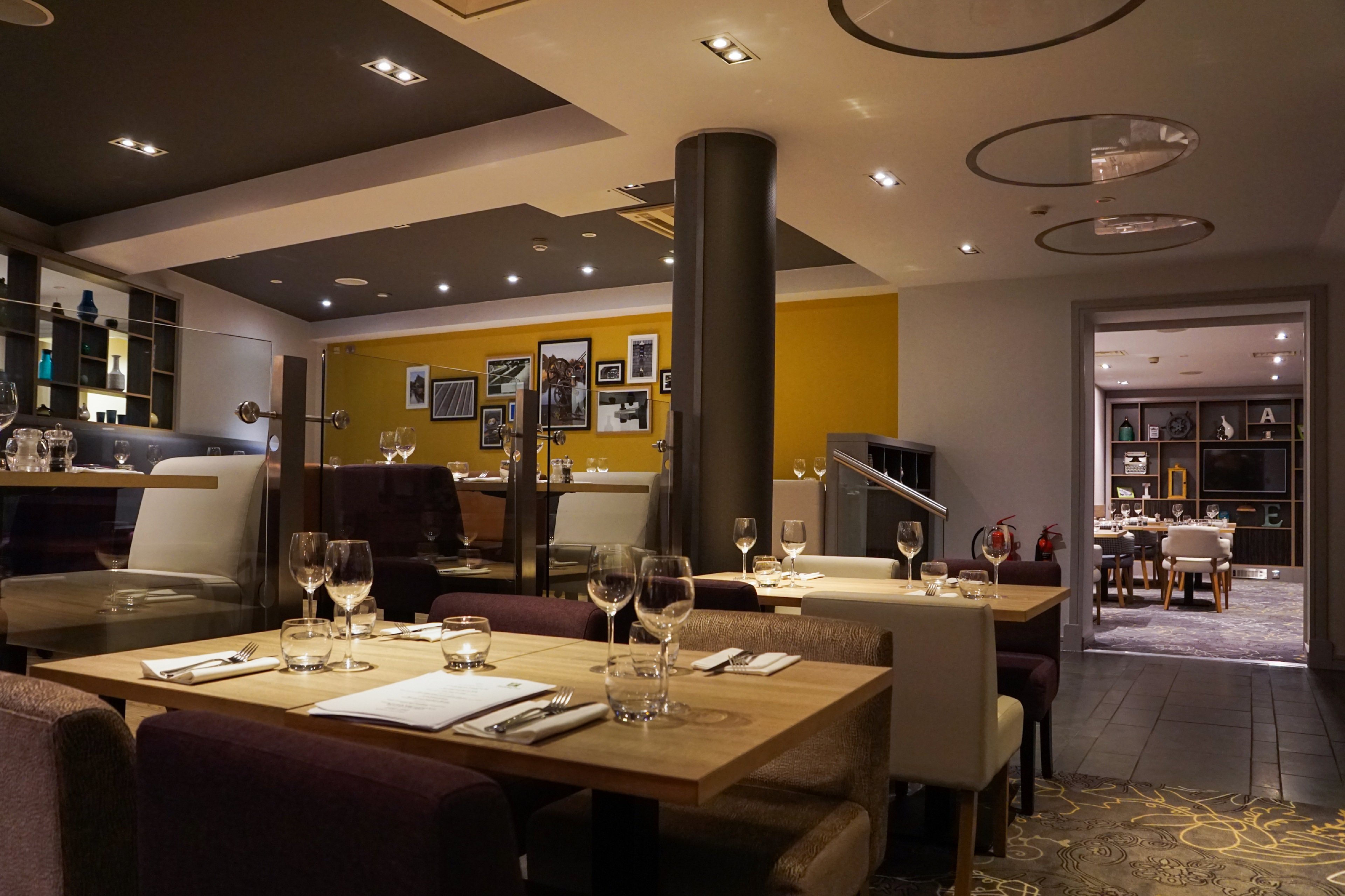 Holiday Inn Ellesmere Port Cheshire Oaks 18/48