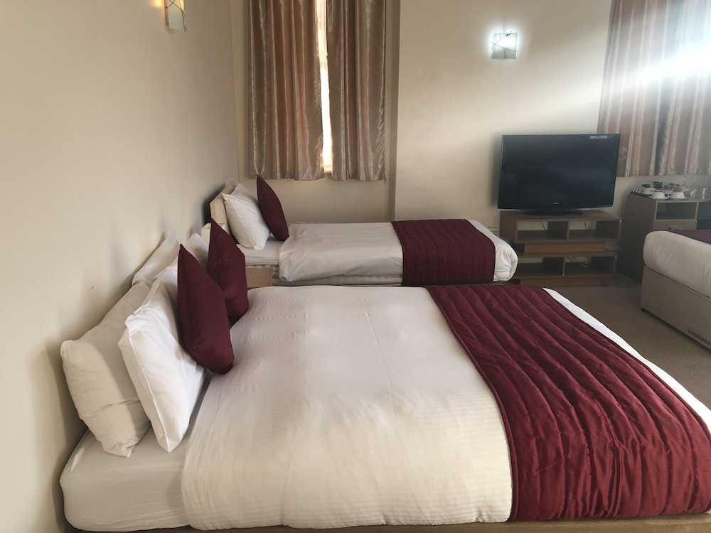 Gatwick Inn 35/53