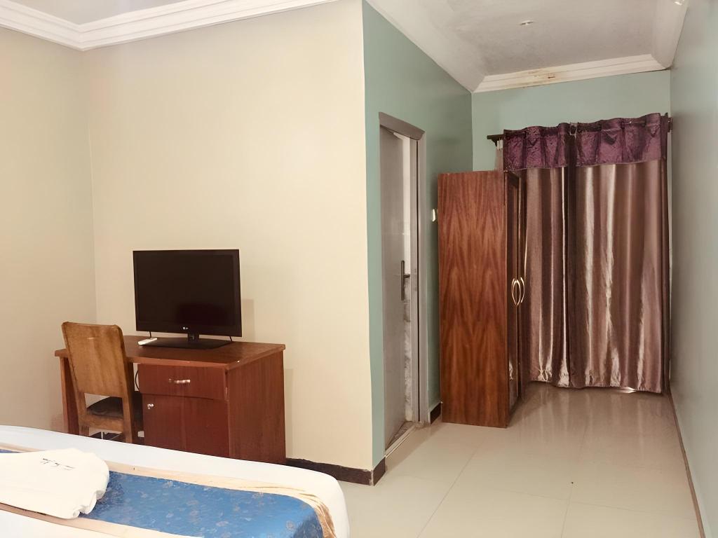 HOME INN HOTEL AND SUITES 30/33