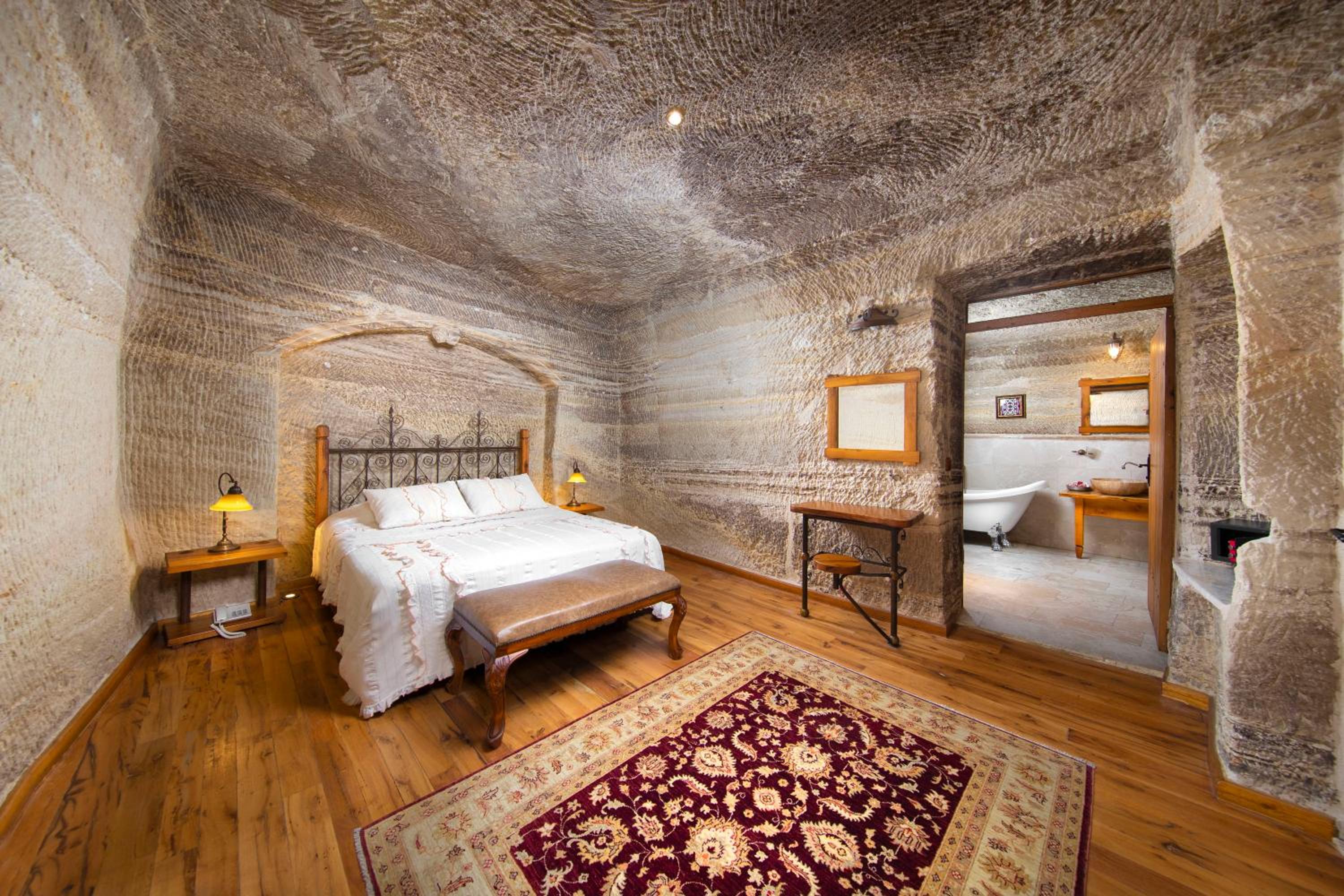 Cave, Suite, King Bed