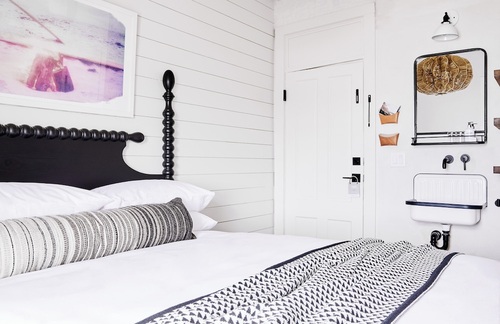 Room, Queen Bed, Ocean Front, Balcony
