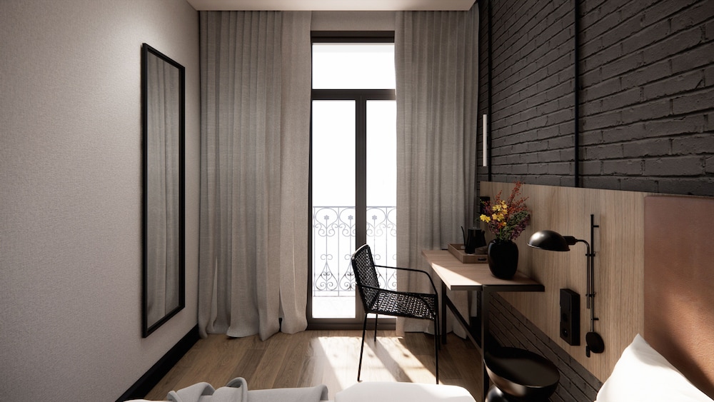 Transit Hotel 32/50