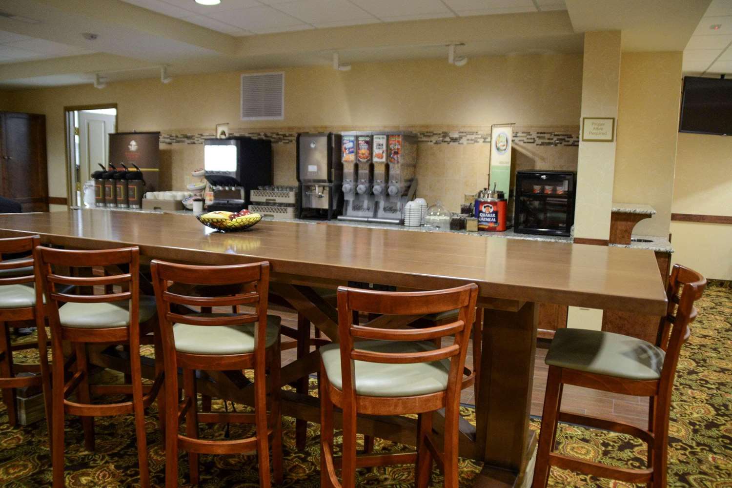 Country Inn & Suites by Radisson, Dundee, MI 16/20