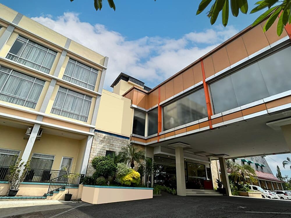 Mandarin Hotel Pekalongan 49/51