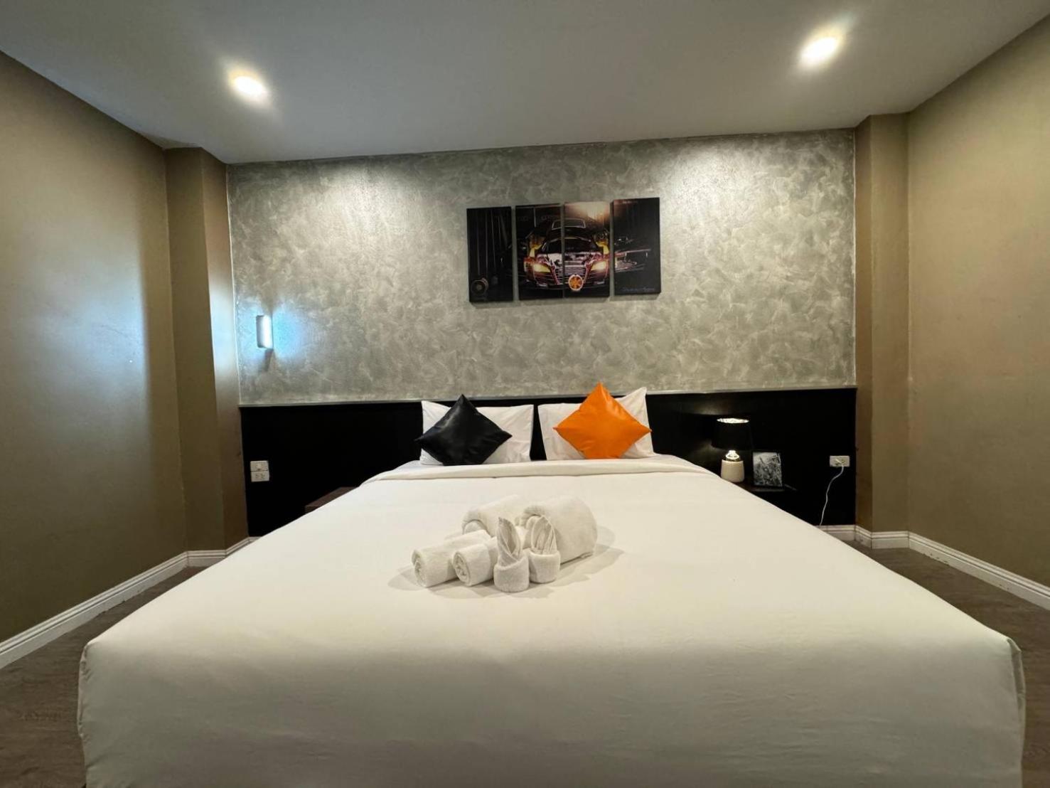 The S Hotel 14/82