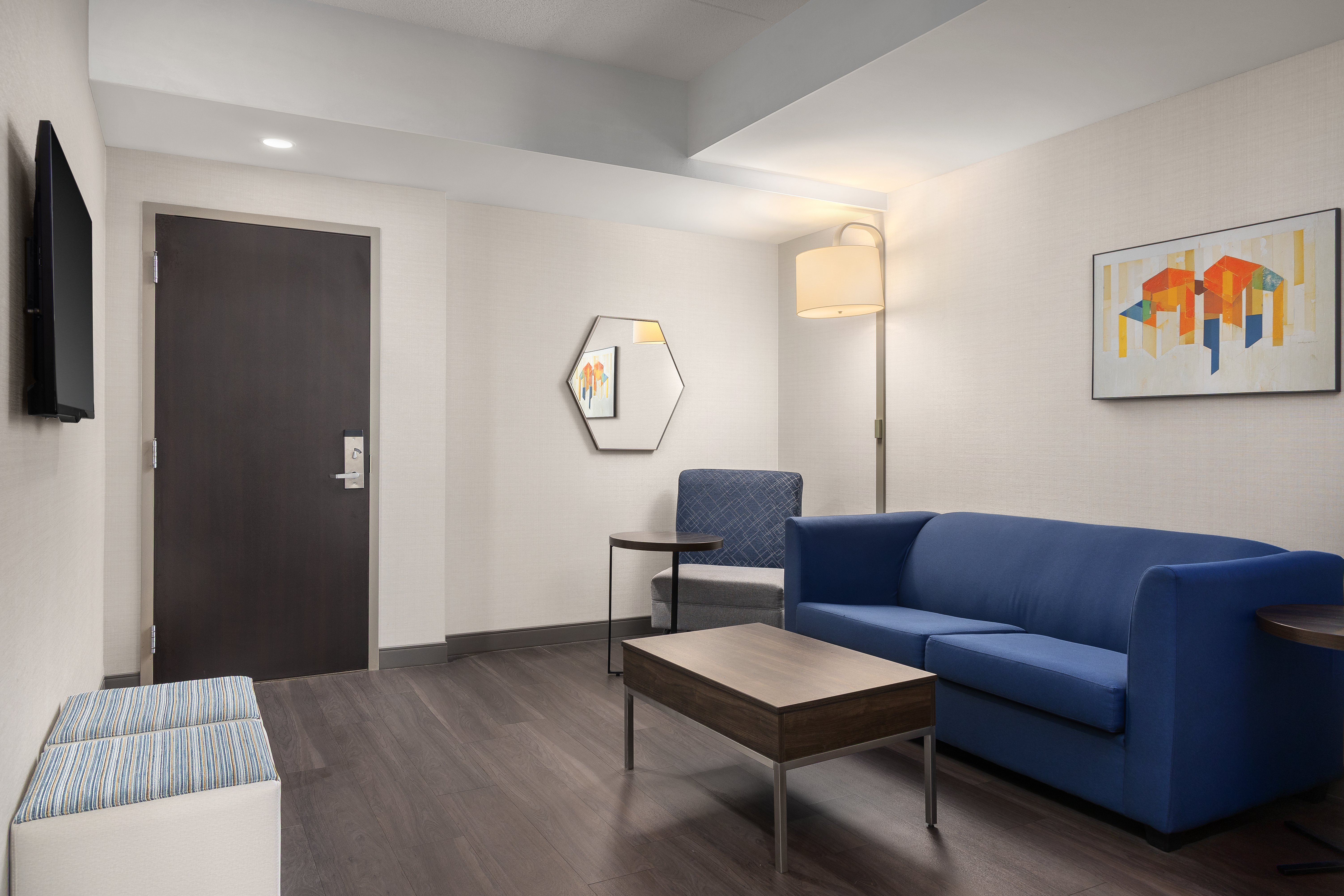 Holiday Inn Express Suites Vaughan 57/78